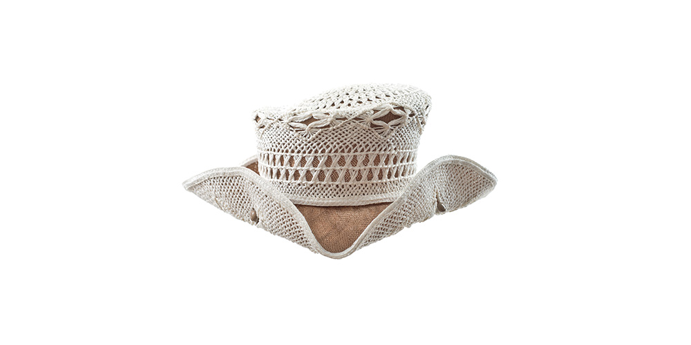 Three corners made of straw and paper, stone/white