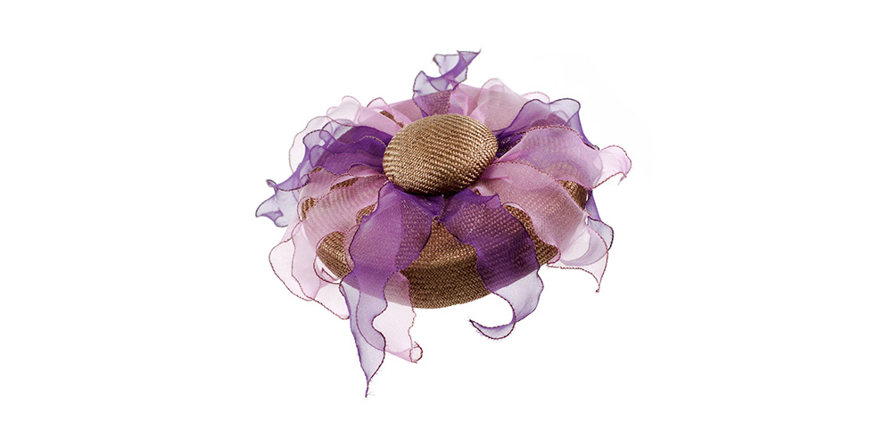 Pillbox with organza leaves beige/purple tones