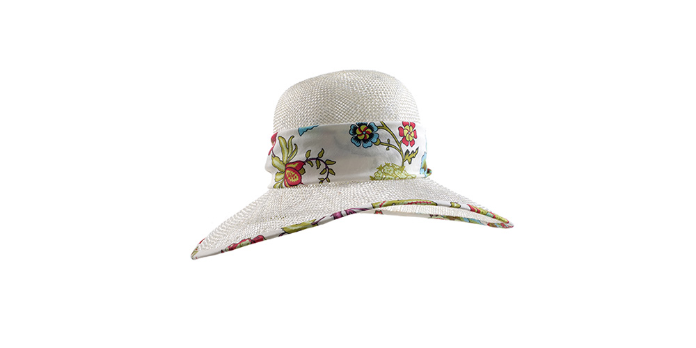 1920’s straw bell hat with fabric band