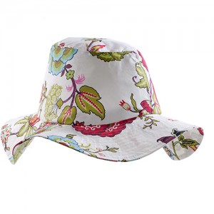 Bucket hat with flower print