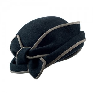 Cap, cloth felt black, with a tied bow and taupe-coloured edging