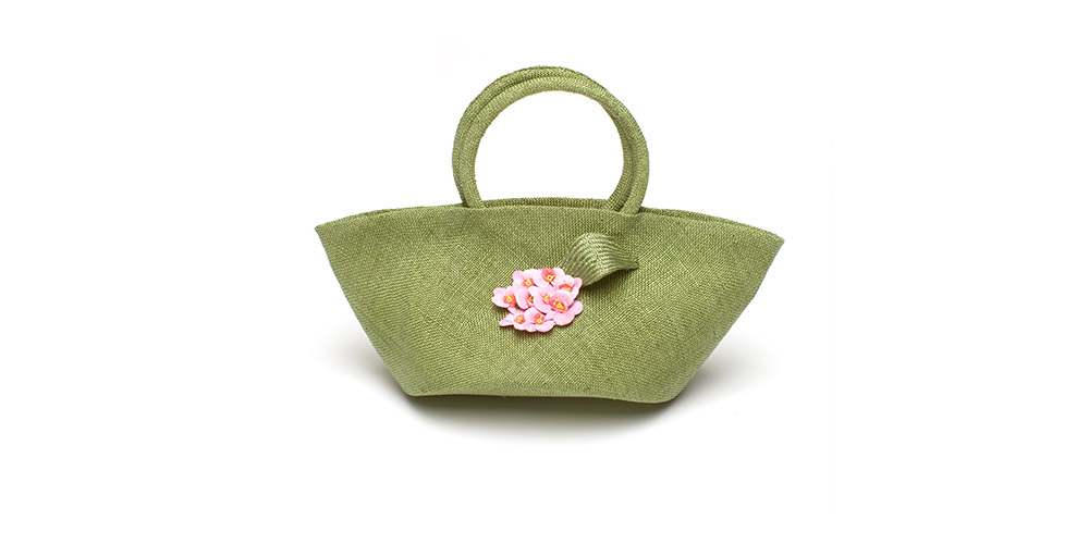 Sisal straw handbag with scattered flowers