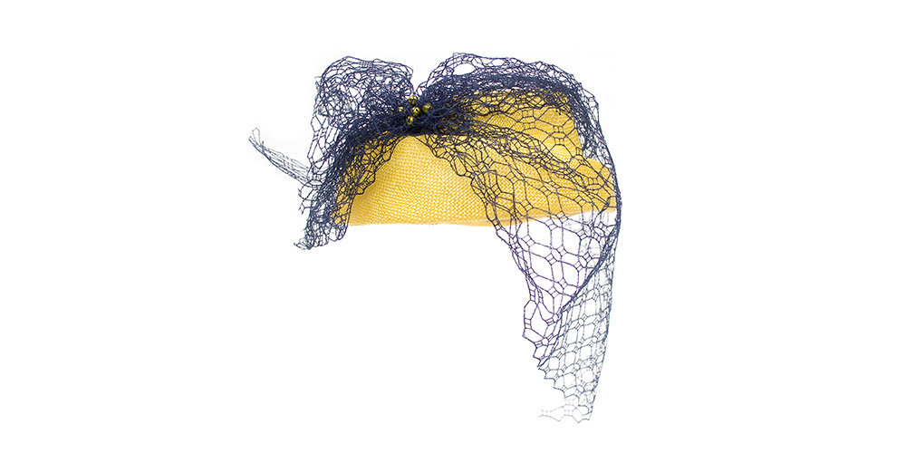 Spiral cap with bow, straw, lemon/dark blue