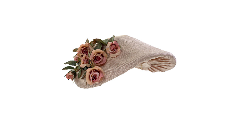 Sisal straw cap with roses