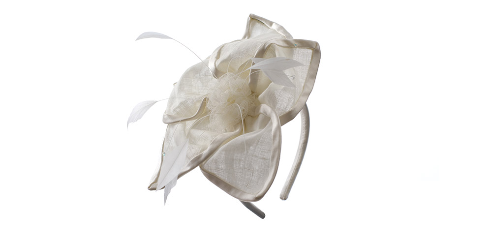 Bridal hair clip with tulle