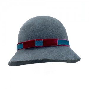 Felt hat with a velvet ribbon