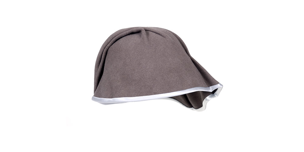 Taupe felt cap with light grey edging