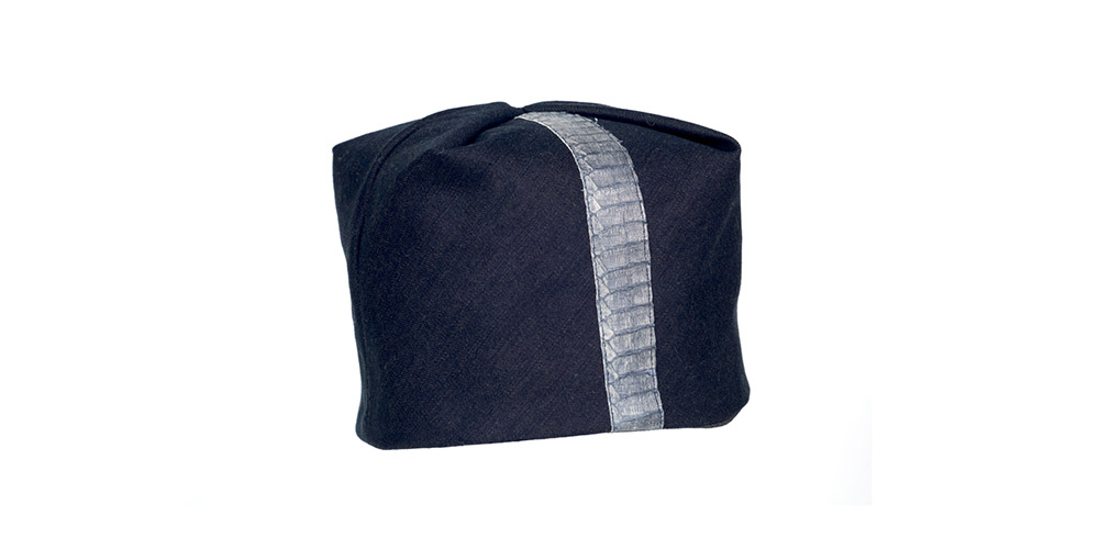 Denim cap with snake grey