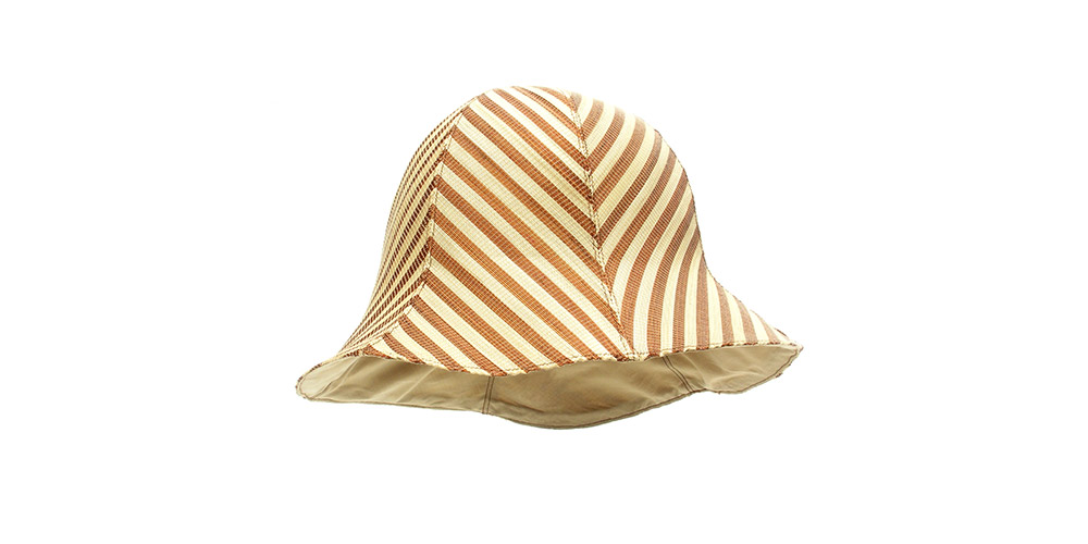 Sun hat out of antique straw fabric lined with cotton